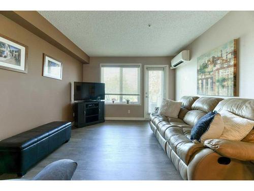 2208-5200 44 Avenue Ne, Calgary, AB - Indoor Photo Showing Living Room