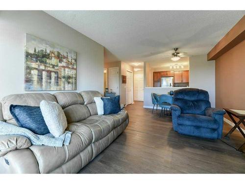 2208-5200 44 Avenue Ne, Calgary, AB - Indoor Photo Showing Living Room