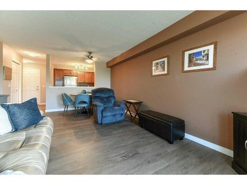 2208-5200 44 Avenue Ne, Calgary, AB - Indoor Photo Showing Living Room