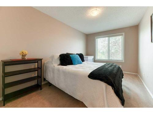 2208-5200 44 Avenue Ne, Calgary, AB - Indoor Photo Showing Bedroom