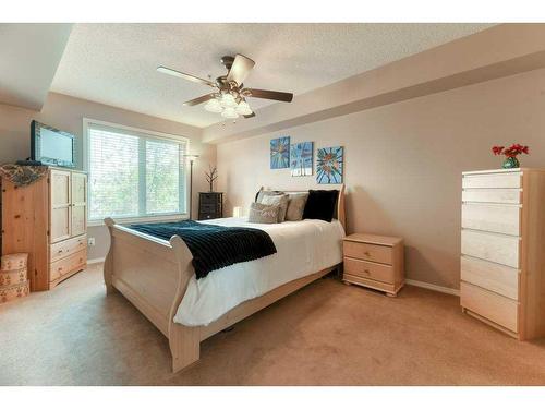 2208-5200 44 Avenue Ne, Calgary, AB - Indoor Photo Showing Bedroom