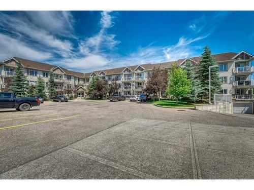 2208-5200 44 Avenue Ne, Calgary, AB - Outdoor