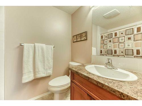 2208-5200 44 Avenue Ne, Calgary, AB - Indoor Photo Showing Bathroom