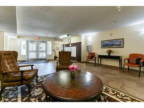 2208-5200 44 Avenue Ne, Calgary, AB - Indoor Photo Showing Living Room