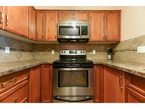 2208-5200 44 Avenue Ne, Calgary, AB - Indoor Photo Showing Kitchen