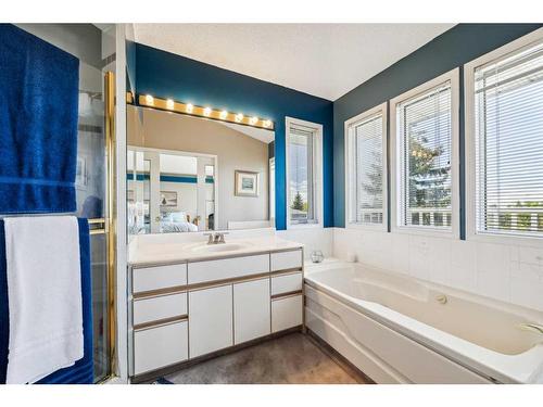 658 Hawkhill Place Nw, Calgary, AB - Indoor Photo Showing Bathroom
