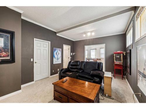 658 Hawkhill Place Nw, Calgary, AB - Indoor Photo Showing Living Room