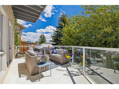 658 Hawkhill Place Nw, Calgary, AB - Outdoor With Exterior