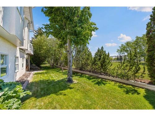 658 Hawkhill Place Nw, Calgary, AB - Outdoor