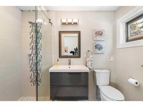 10931 Willowfern Drive Se, Calgary, AB - Indoor Photo Showing Bathroom