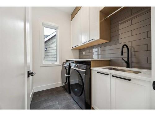 528 19 Avenue Sw, Calgary, AB - Indoor Photo Showing Laundry Room