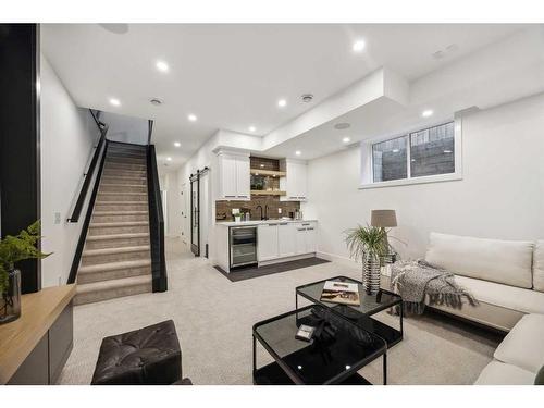 528 19 Avenue Sw, Calgary, AB - Indoor Photo Showing Living Room