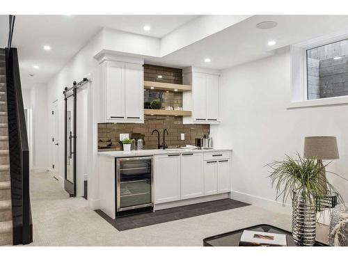 528 19 Avenue Sw, Calgary, AB - Indoor Photo Showing Kitchen