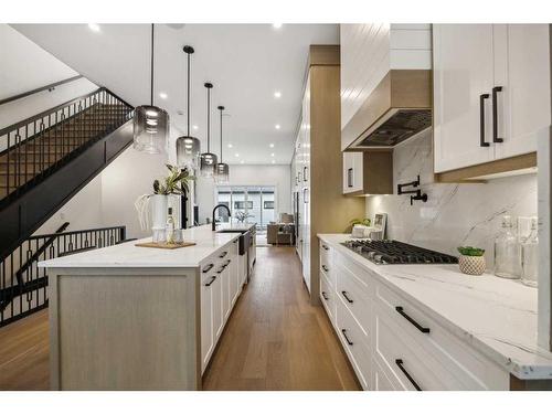 528 19 Avenue Sw, Calgary, AB - Indoor Photo Showing Kitchen With Upgraded Kitchen