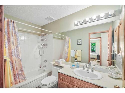 226 Hawkside Mews Nw, Calgary, AB - Indoor Photo Showing Bathroom