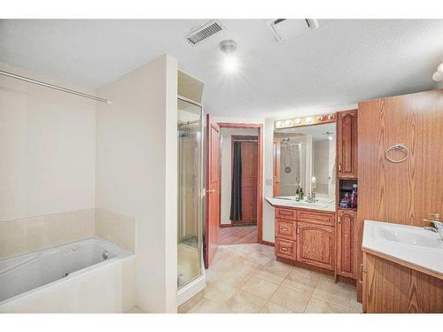 226 Hawkside Mews Nw, Calgary, AB - Indoor Photo Showing Bathroom