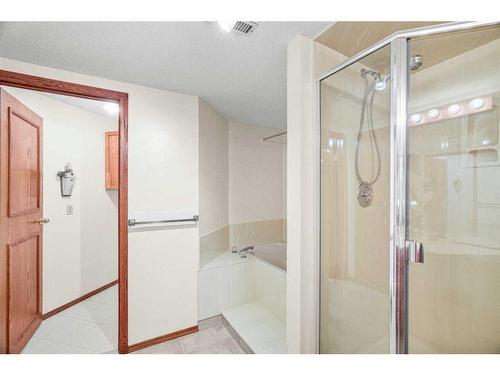 226 Hawkside Mews Nw, Calgary, AB - Indoor Photo Showing Bathroom