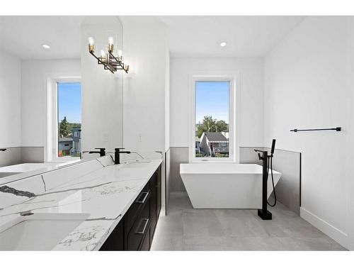 8522 47 Avenue Nw, Calgary, AB - Indoor Photo Showing Bathroom