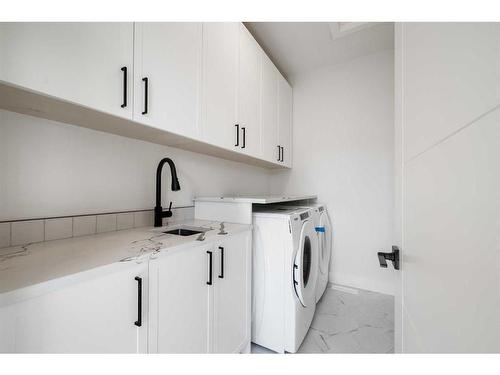 8522 47 Avenue Nw, Calgary, AB - Indoor Photo Showing Laundry Room