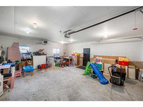 4531 26 Avenue Sw, Calgary, AB - Indoor Photo Showing Garage