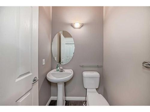 62 Discovery Heights Sw, Calgary, AB - Indoor Photo Showing Bathroom