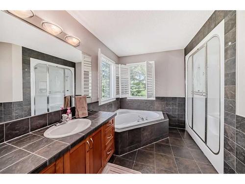 62 Discovery Heights Sw, Calgary, AB - Indoor Photo Showing Bathroom