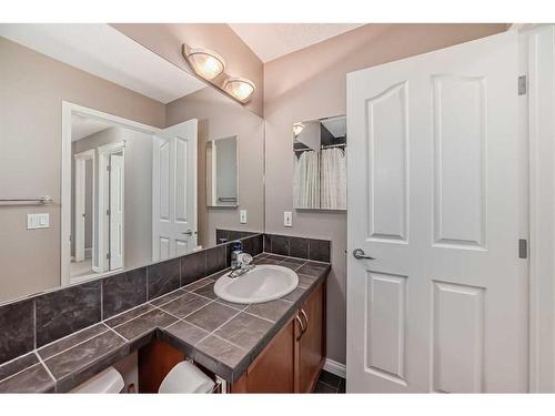 62 Discovery Heights Sw, Calgary, AB - Indoor Photo Showing Bathroom