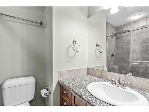 411-107 Armstrong Place, Canmore, AB - Indoor Photo Showing Bathroom