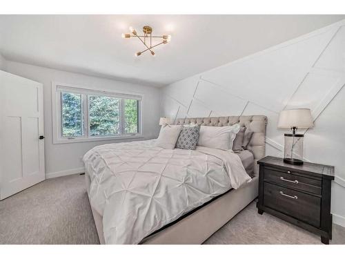 13224 Bonaventure Drive Se, Calgary, AB - Indoor Photo Showing Bedroom