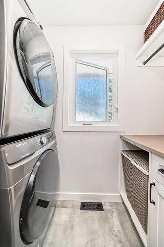 13224 Bonaventure Drive Se, Calgary, AB - Indoor Photo Showing Laundry Room