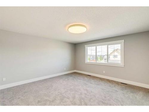 309 Coopersfield Rise Sw, Airdrie, AB - Indoor Photo Showing Other Room