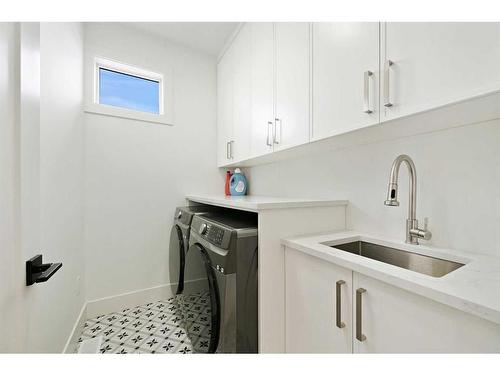 35 Windhorse Green, Rural Rocky View County, AB - Indoor Photo Showing Laundry Room