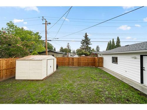 744 Mapleton Drive Se, Calgary, AB - Outdoor