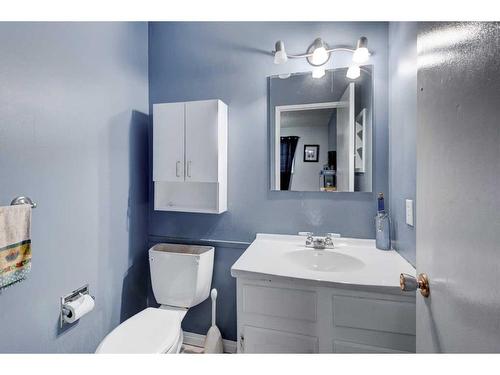 216 Oakridge Place Sw, Calgary, AB - Indoor Photo Showing Bathroom