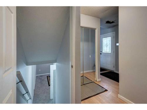216 Oakridge Place Sw, Calgary, AB - Indoor Photo Showing Other Room