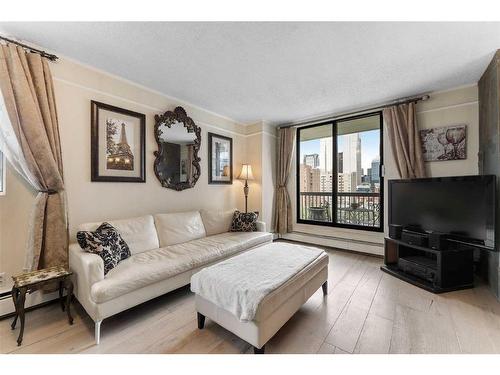 701-215 14 Avenue Sw, Calgary, AB - Indoor Photo Showing Living Room