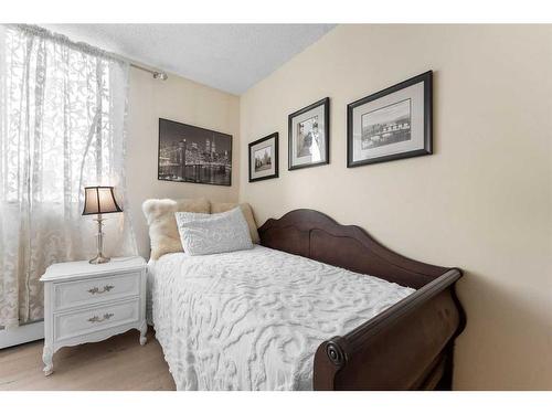 701-215 14 Avenue Sw, Calgary, AB - Indoor Photo Showing Bedroom