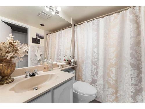 701-215 14 Avenue Sw, Calgary, AB - Indoor Photo Showing Bathroom