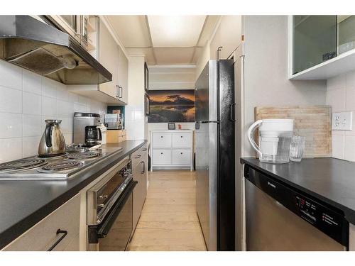 701-215 14 Avenue Sw, Calgary, AB - Indoor Photo Showing Kitchen