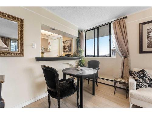 701-215 14 Avenue Sw, Calgary, AB - Indoor Photo Showing Dining Room