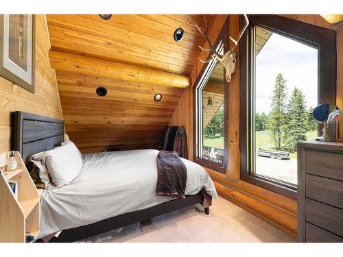 282167 Range Road 53, Rural Rocky View County, AB - Indoor Photo Showing Bedroom