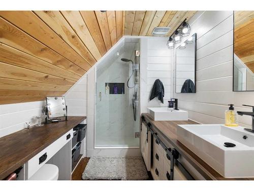 282167 Range Road 53, Rural Rocky View County, AB - Indoor Photo Showing Bathroom