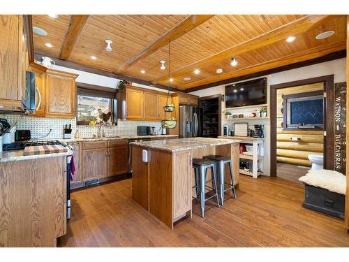 282167 Range Road 53, Rural Rocky View County, AB - Indoor Photo Showing Kitchen