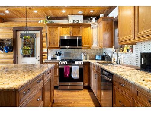 282167 Range Road 53, Rural Rocky View County, AB - Indoor Photo Showing Kitchen With Upgraded Kitchen