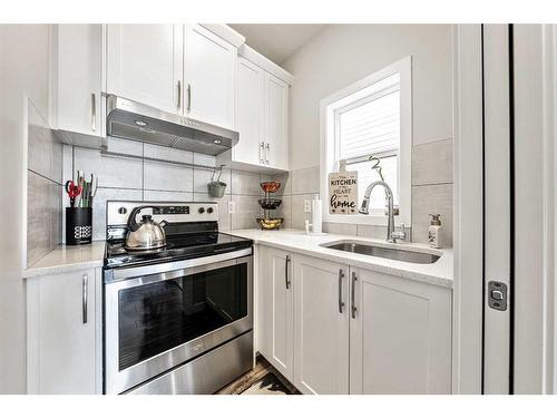 240 Lucas Crescent Nw, Calgary, AB - Indoor Photo Showing Kitchen