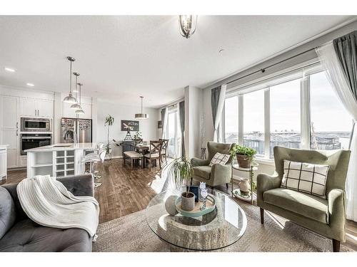 240 Lucas Crescent Nw, Calgary, AB - Indoor Photo Showing Living Room