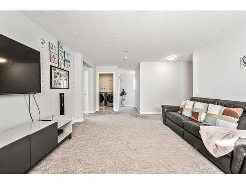 240 Lucas Crescent Nw, Calgary, AB - Indoor