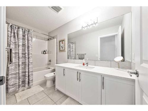 240 Lucas Crescent Nw, Calgary, AB - Indoor Photo Showing Bathroom