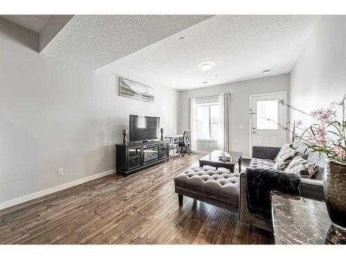 240 Lucas Crescent Nw, Calgary, AB - Indoor Photo Showing Living Room