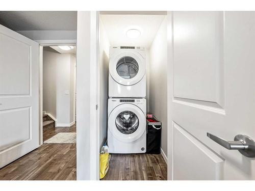 240 Lucas Crescent Nw, Calgary, AB - Indoor Photo Showing Laundry Room